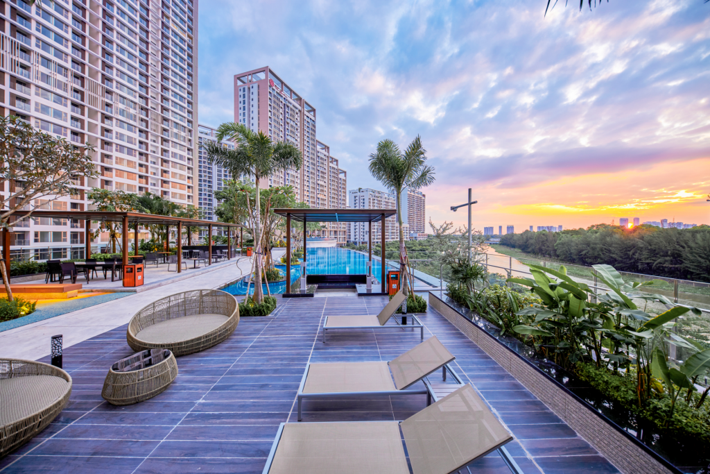 Khu hồ bơi ven sông của Midtown The Peak