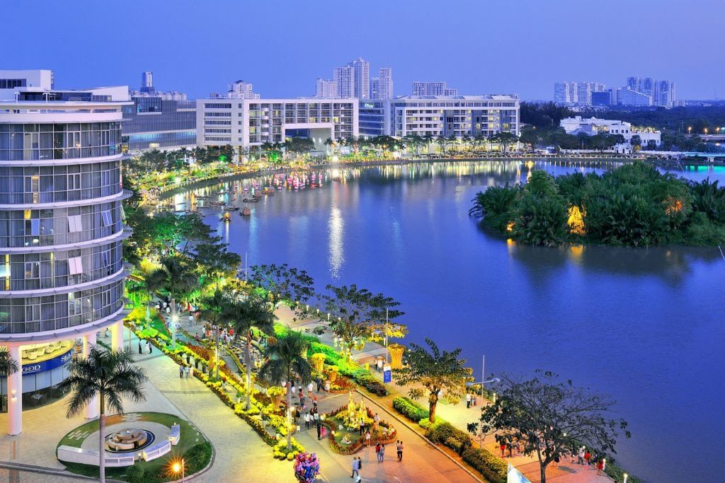 Hồ Bán Nguyệt là địa danh tham quan nổi tiếng của TP.Hồ Chí Minh