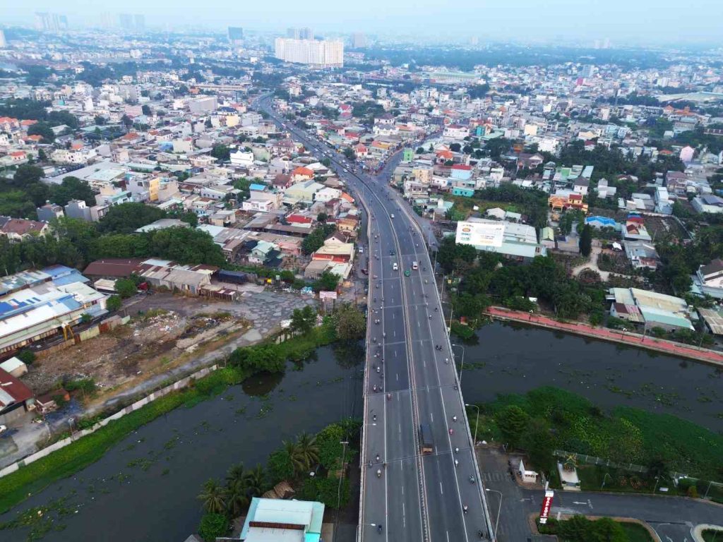 Điểm cuối dự án mở rộng Quốc lộ 13 là cầu Vĩnh Bình, giáp ranh tỉnh Bình Dương